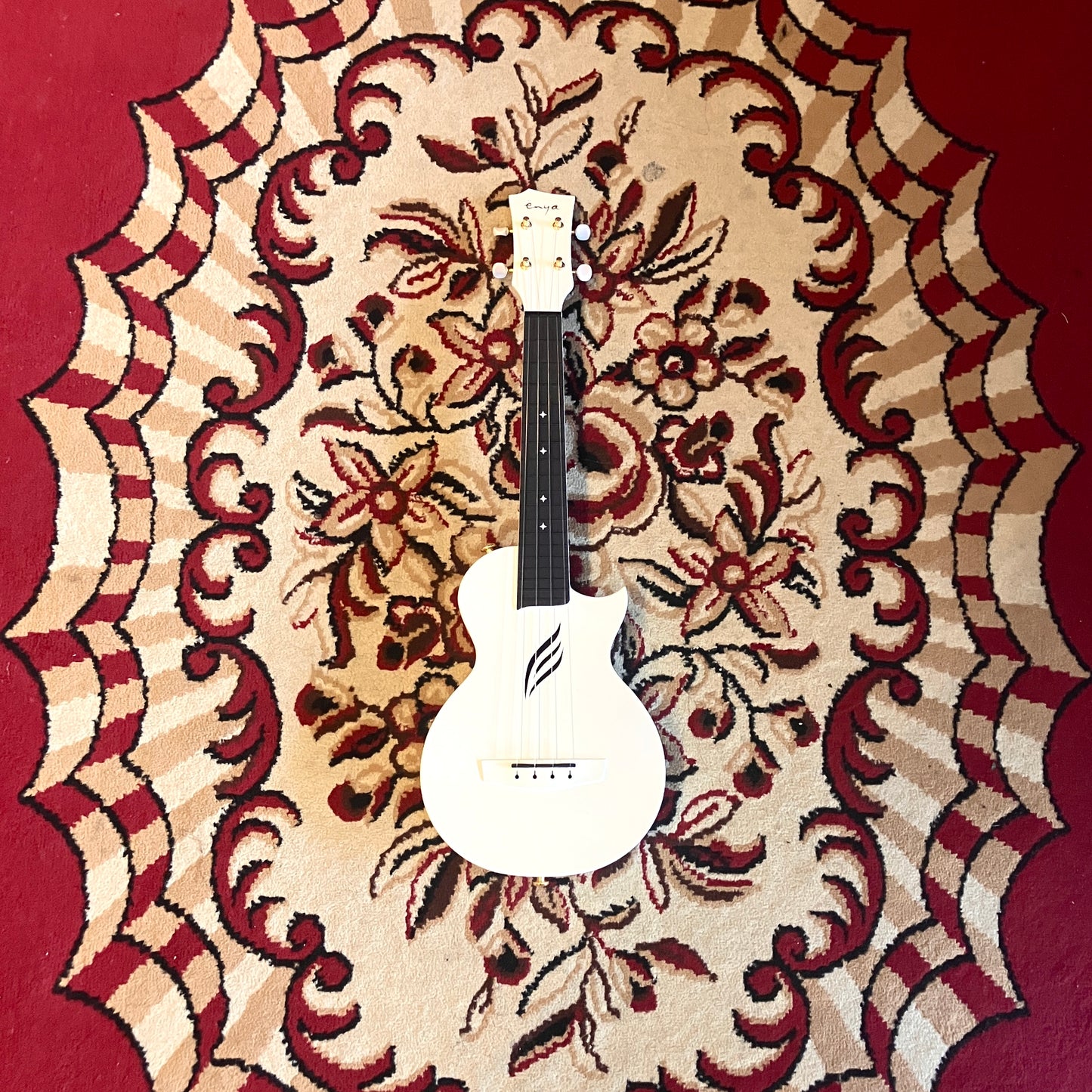 Ukulele Enya Nova U Konser Serat Karbon 23".