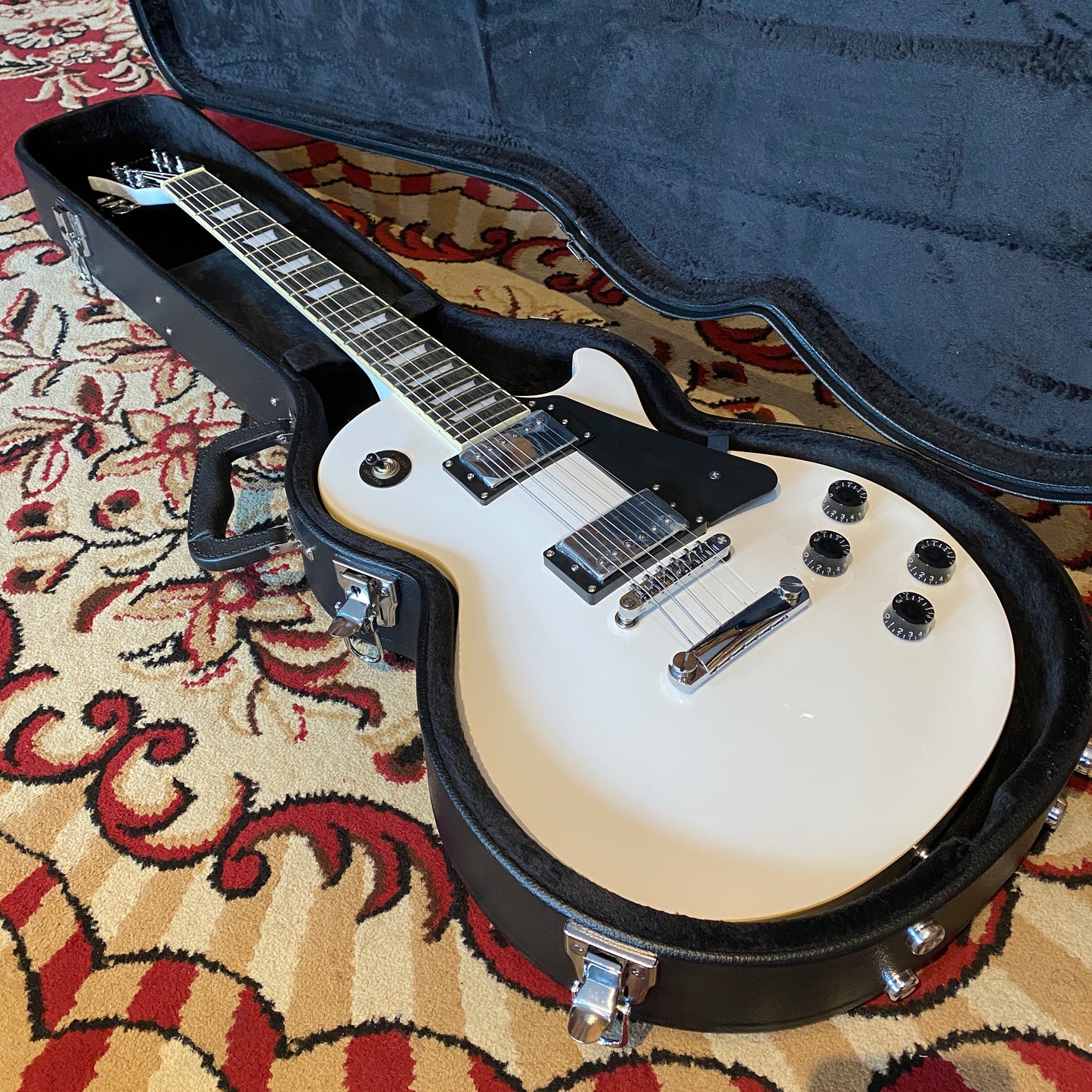 Deviser and Sevillana Hardcase