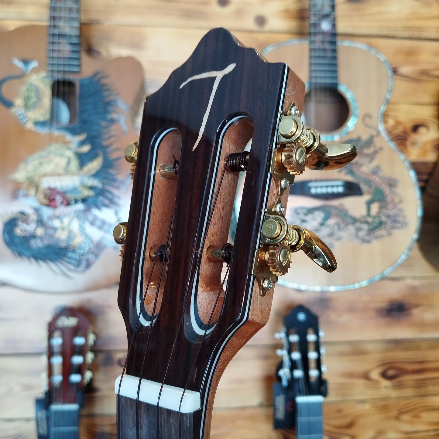 Tom Ukulele - 680M