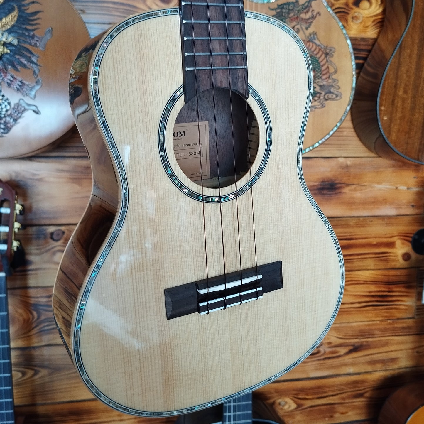 Tom Ukulele - 680M