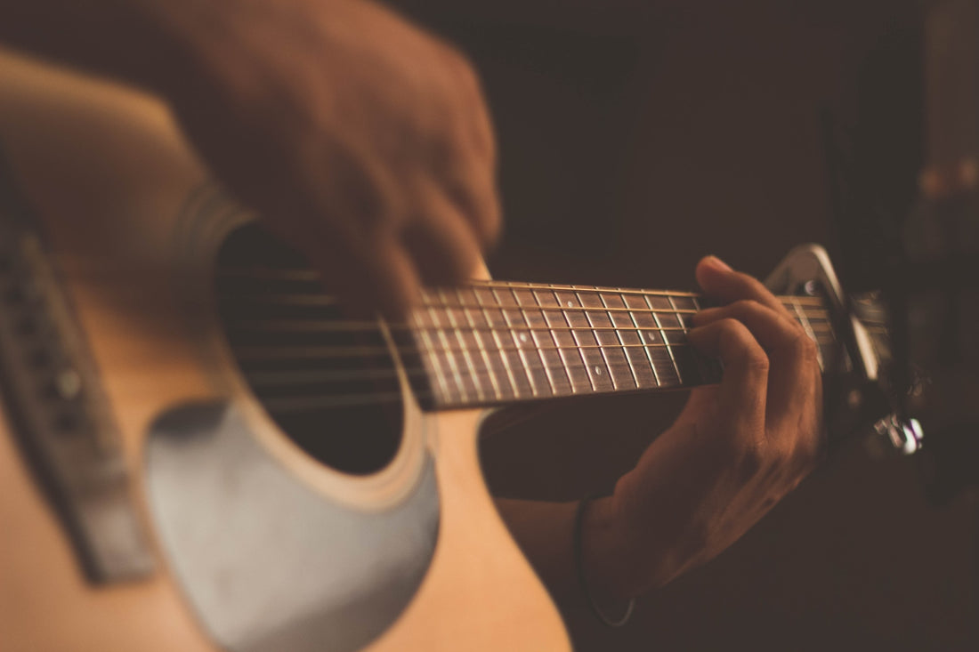 7 Qualities that Make the Acoustic Guitar Special