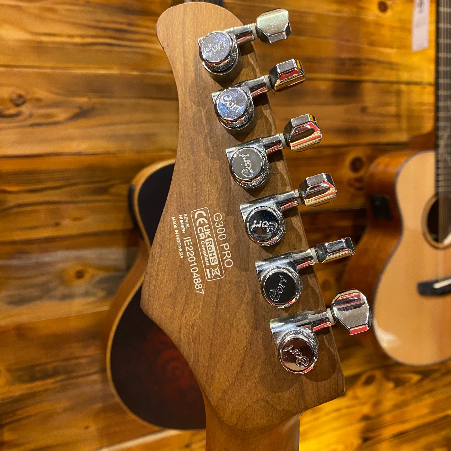 Cort G300 Pro Vivid Burgundy