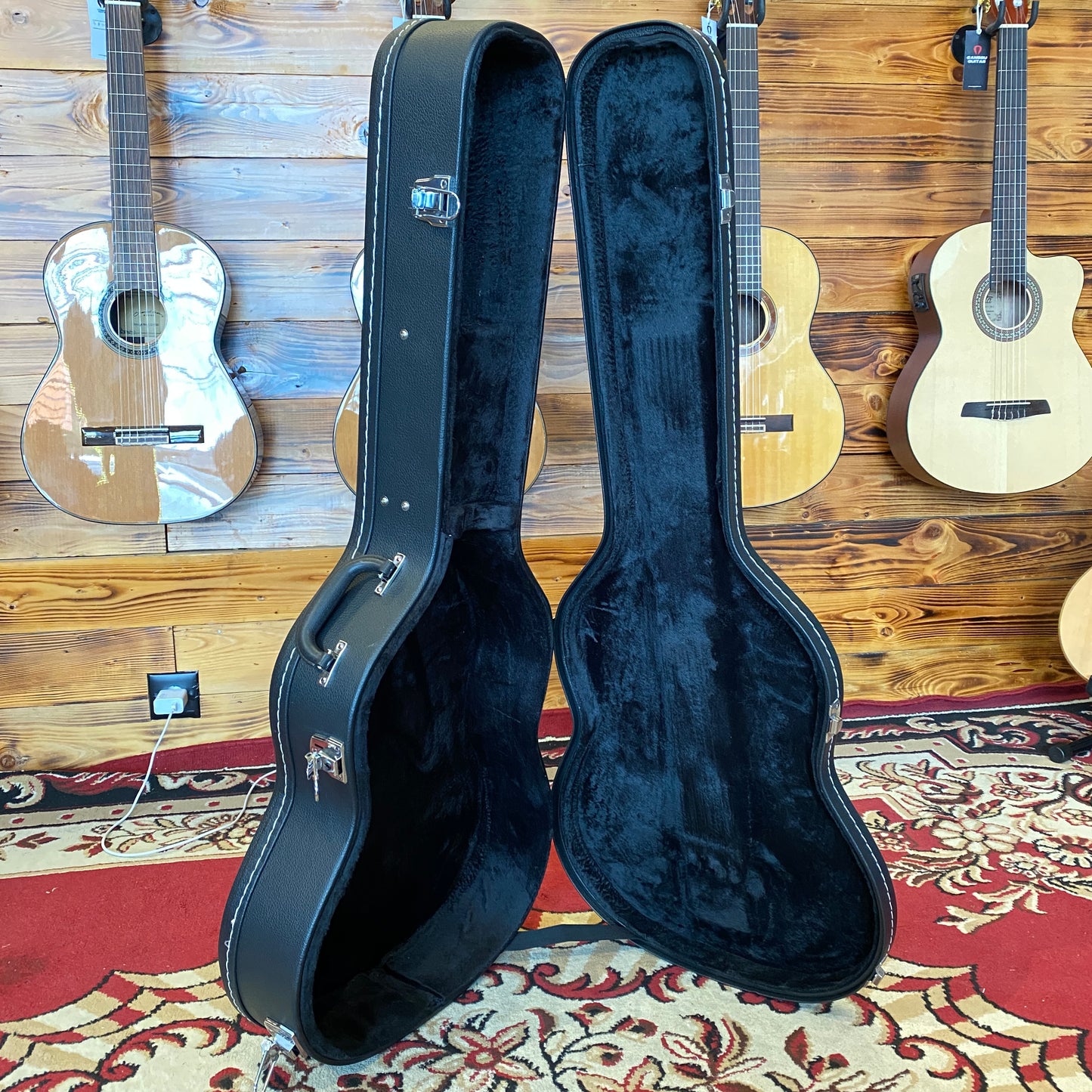Deviser and Sevillana Hardcase