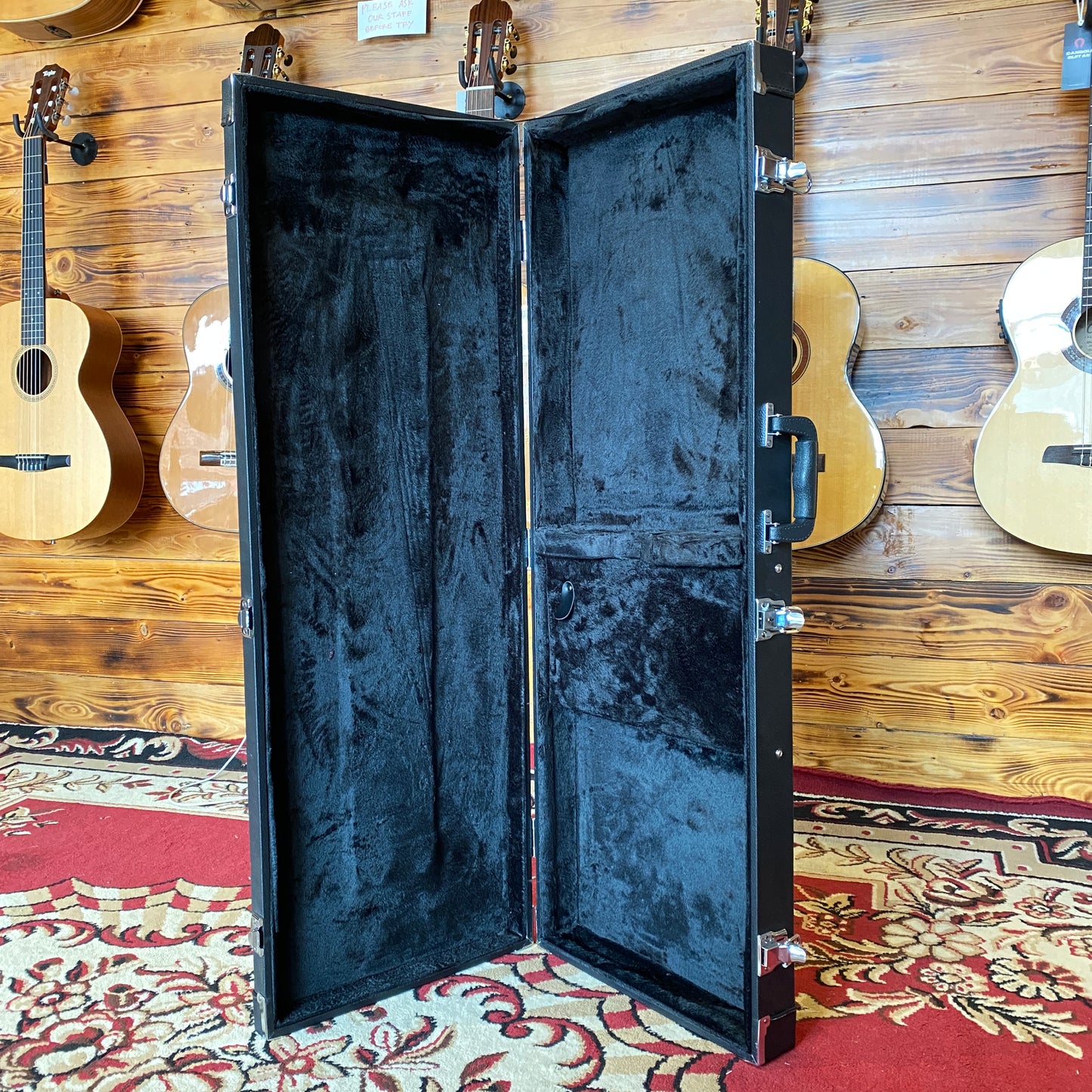 Deviser and Sevillana Hardcase