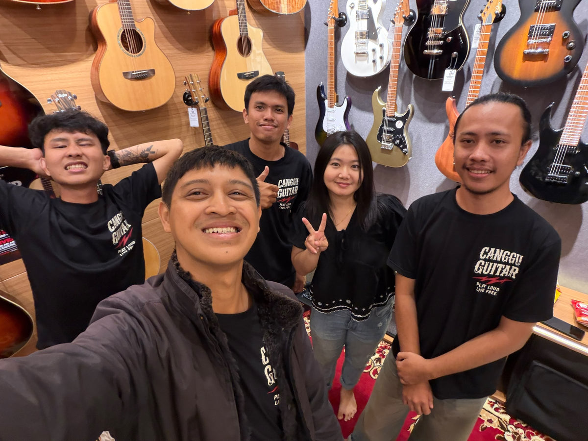 The Canggu Guitar team in the Uluwatu shop